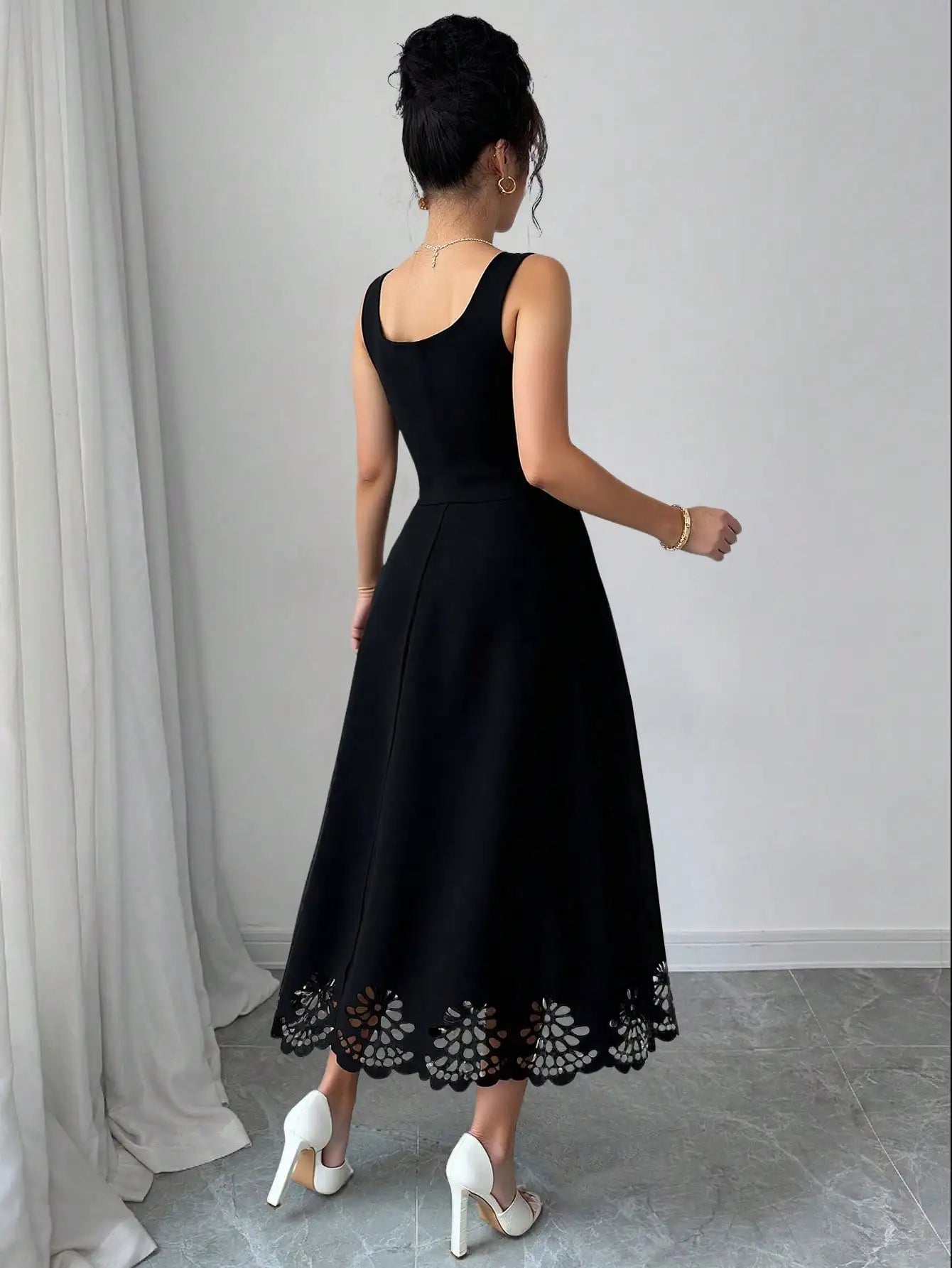Mamiri-Store Elegant Square Neck Fit-and-Flare Knee-Length Dress